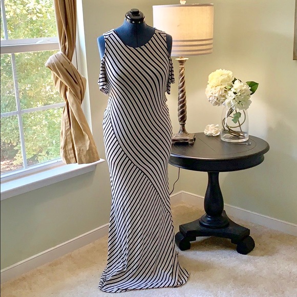 Lane Bryant Dresses & Skirts - 🌺Lane Bryant Cold Shoulder Maxi Dress Size 14/16